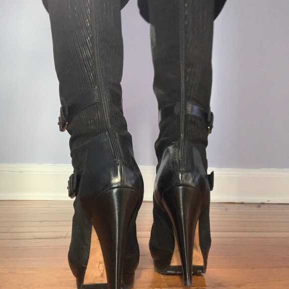 Black Oscar De La Renta Heeled Boots. Very comfortable barely worn. Size 38.5 - Picture 7 of 11